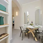Youcomehere - Montebello Πανσιόν 4*